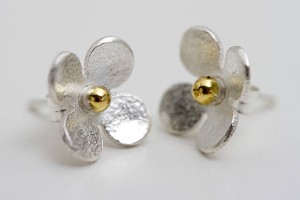 Silver daisy stud earrings