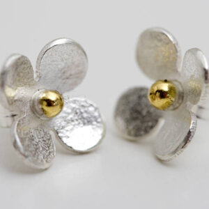 Silver daisy stud earrings