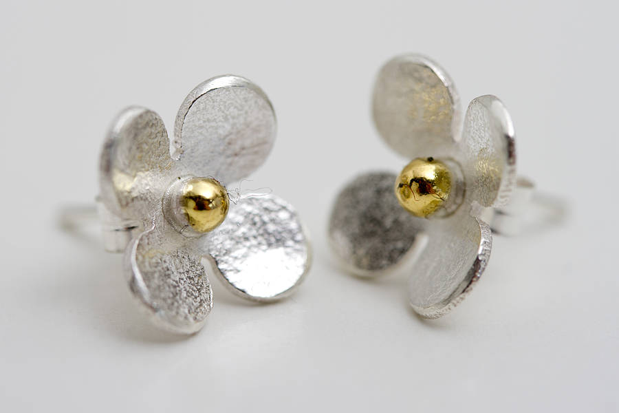 Mini amariella flower deals stud resin earrings
