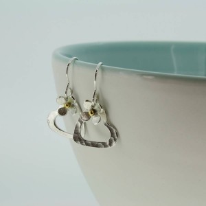 silver heart earrings with daisies