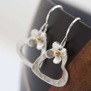 silver heart earrings with daisies