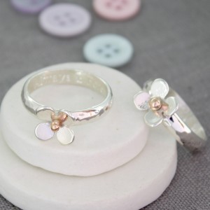 personalised silver daisy ring