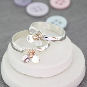personalised silver daisy ring