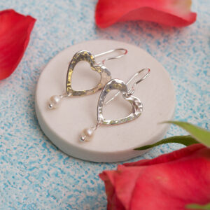 Heart earrings with pearls