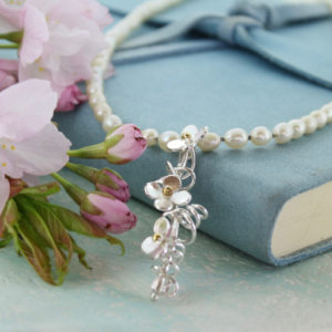 Bride's necklace with pearls