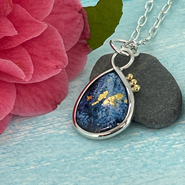 Small blue enamel pendant with gold detail - 1