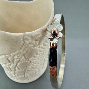 Hammered silver bangle with daisy size small